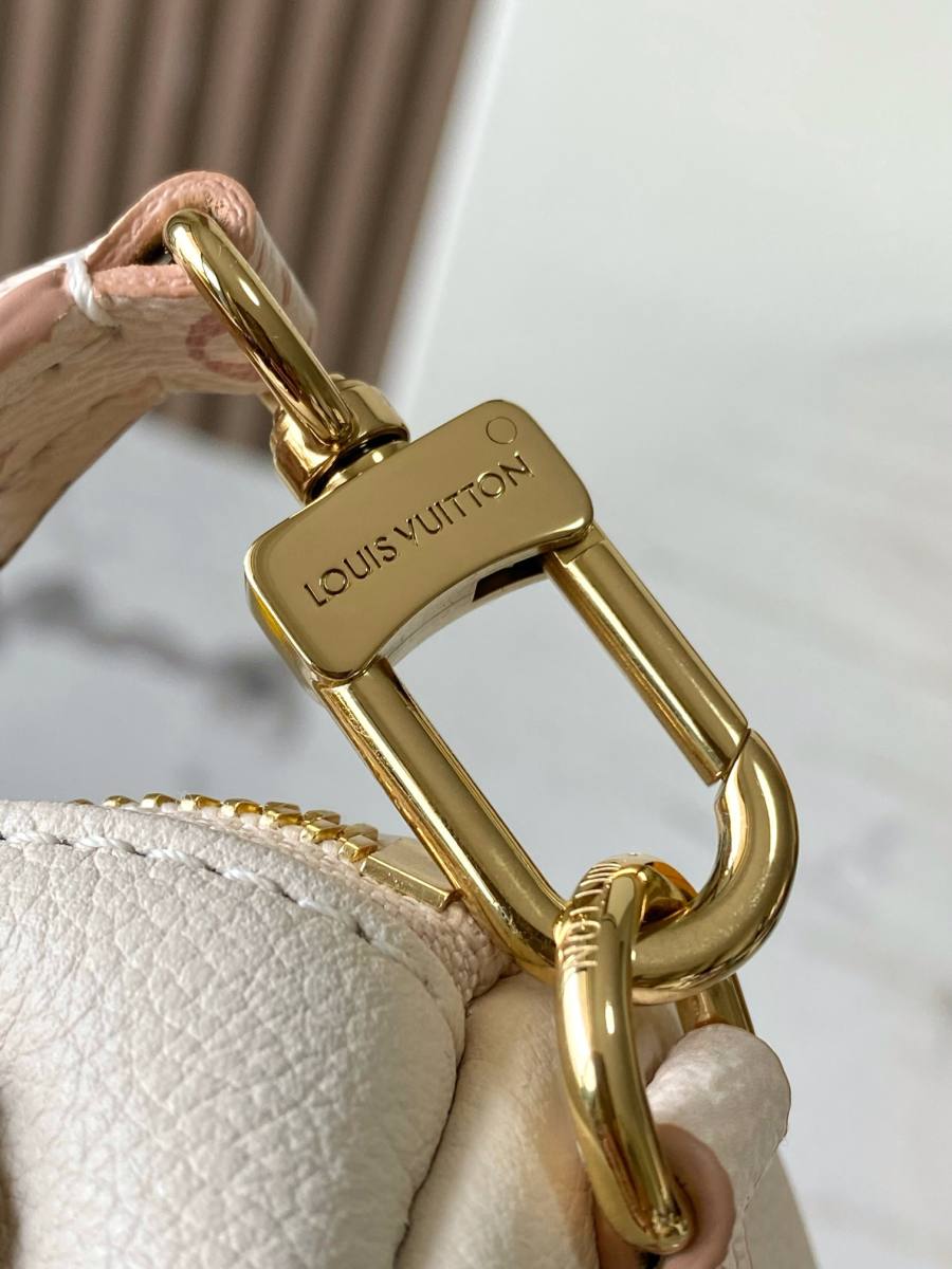 Louis Vuitton Express M2A393 17 x 13. B595