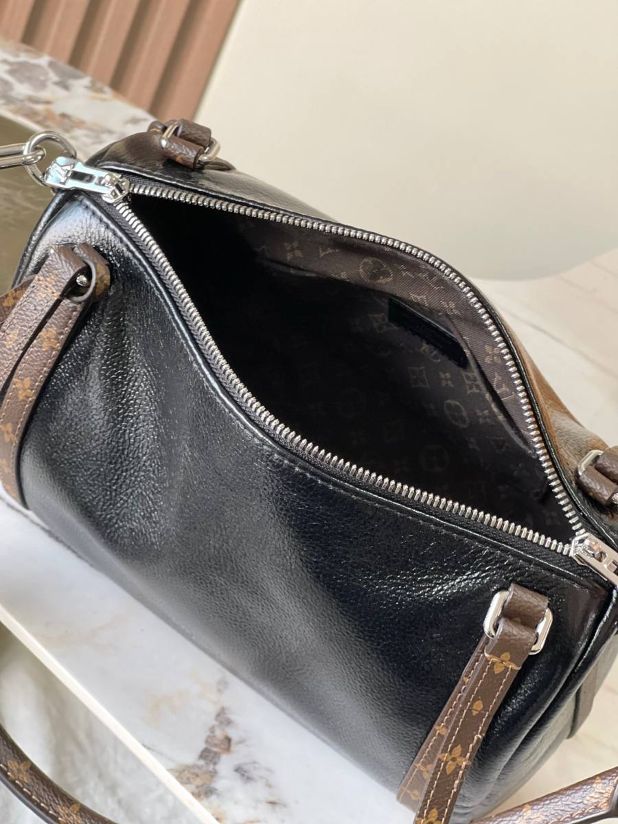 Louis Vuitton Express PM M27920 26 x 17 x 13.5 Black A139