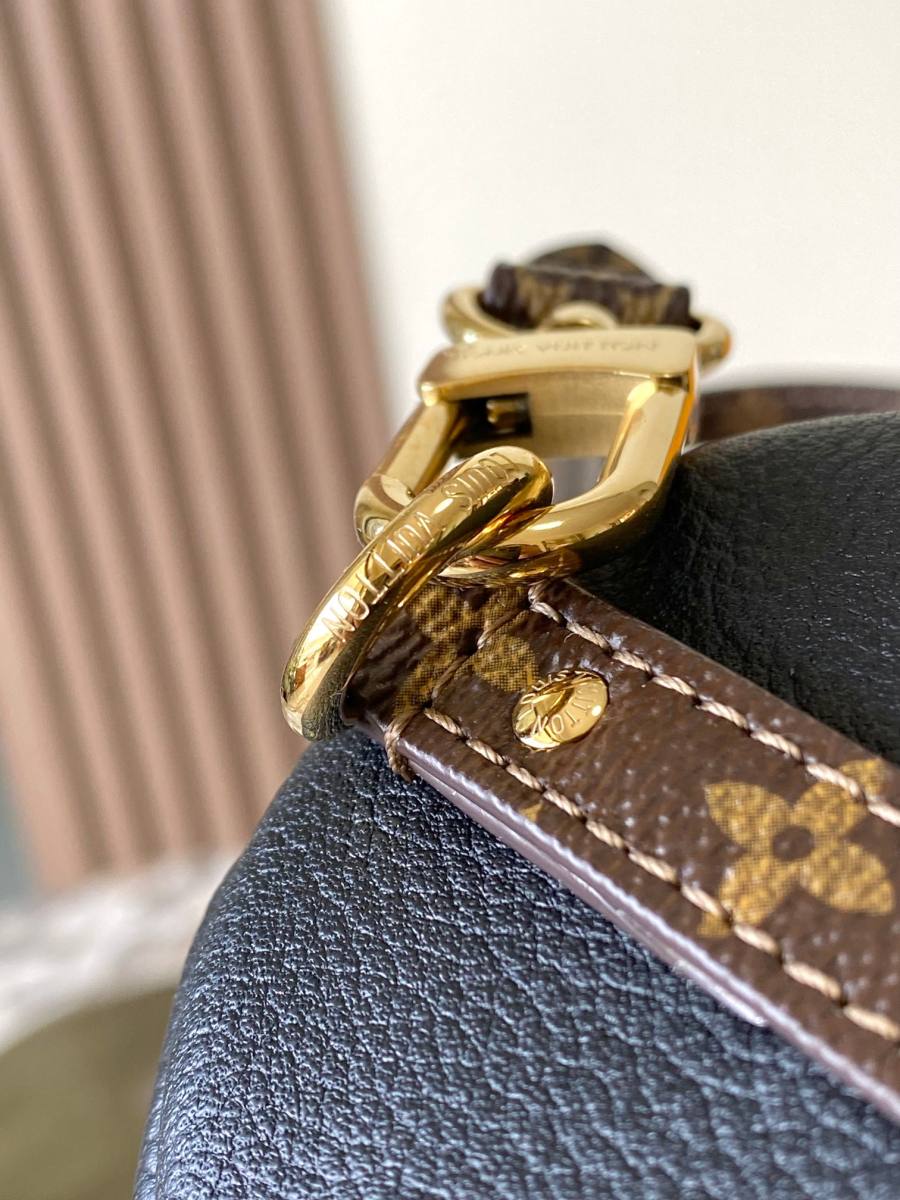 Louis Vuitton Express Travel M26037 45 x 20 x 27 Black 3D9E