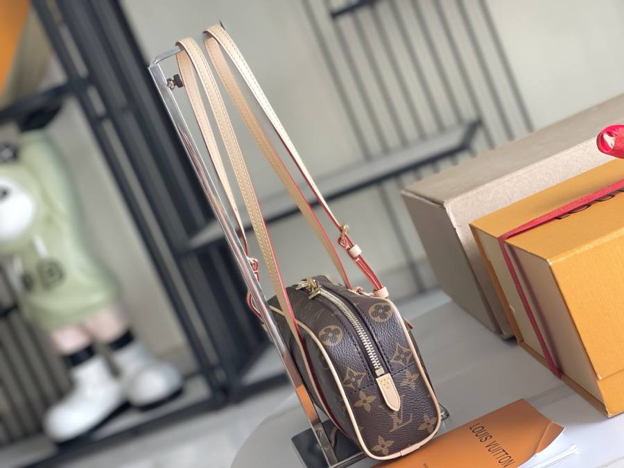 Louis Vuitton Hang On M47031 23 x 15 x 8 FAA7