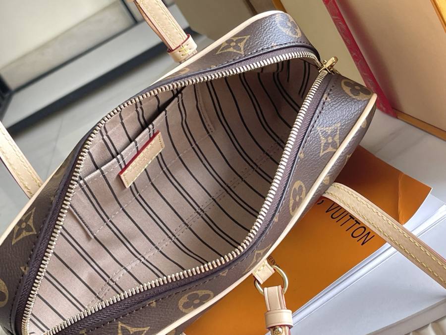 Louis Vuitton Hang On M47031 23 x 15 x 8 FAA7