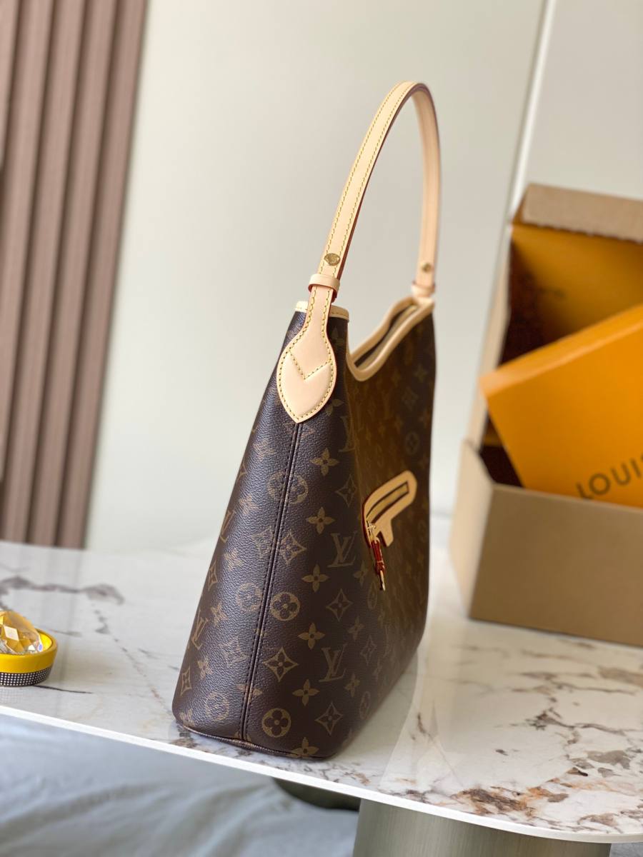 Louis Vuitton Lineup MM M27335 30 x 22 x 12 D887