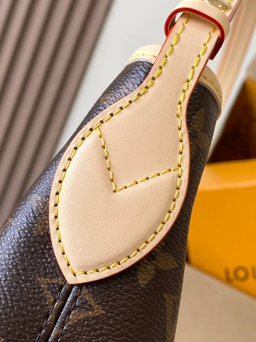 Louis Vuitton Lineup MM M27335 30 x 22 x 12 D887