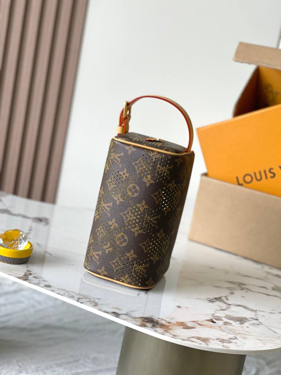 Louis Vuitton Locker Dopp Kit M29165 23 x 15 x 13 5E6F