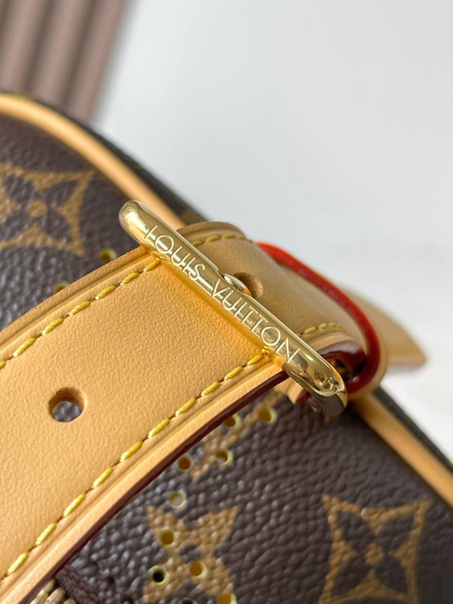 Louis Vuitton Locker Dopp Kit M29165 23 x 15 x 13 5E6F