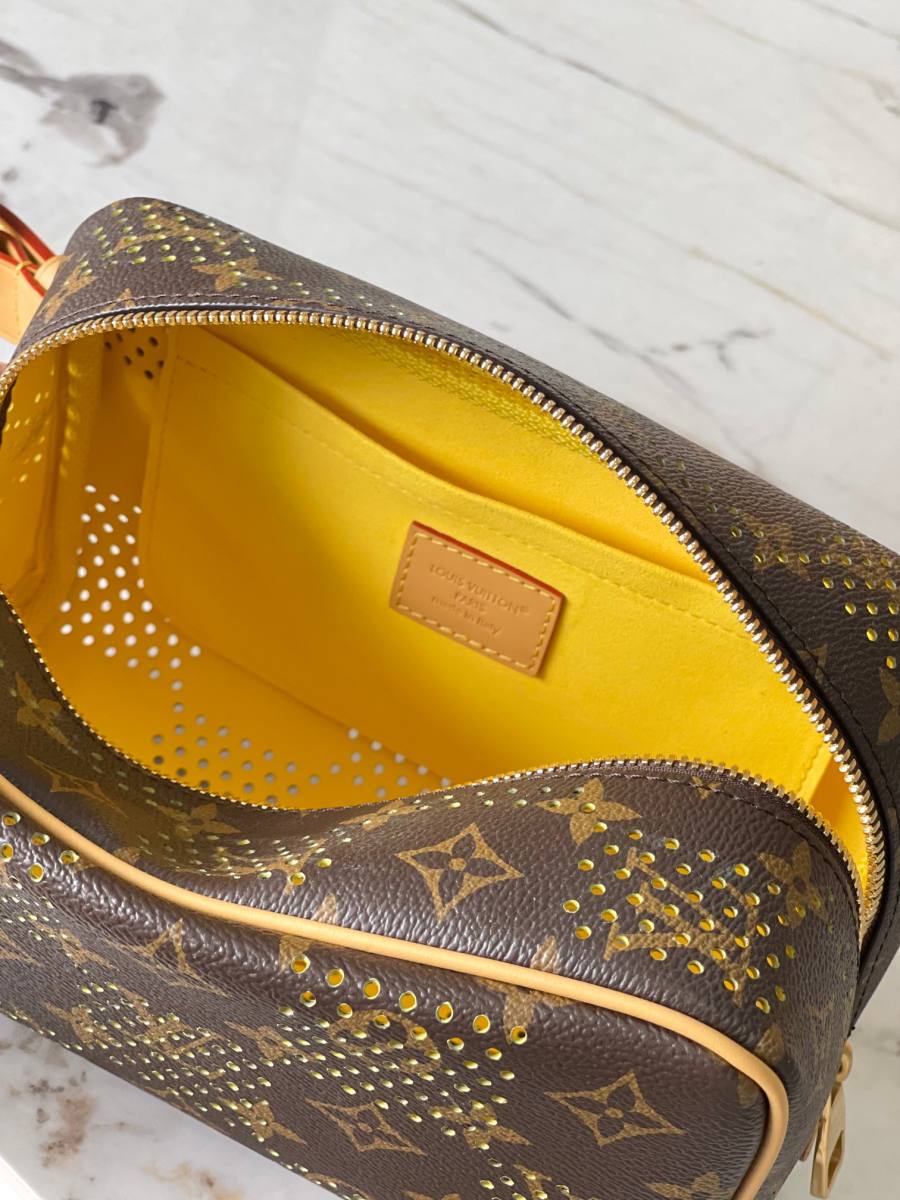 Louis Vuitton Locker Dopp Kit M29165 23 x 15 x 13 5E6F
