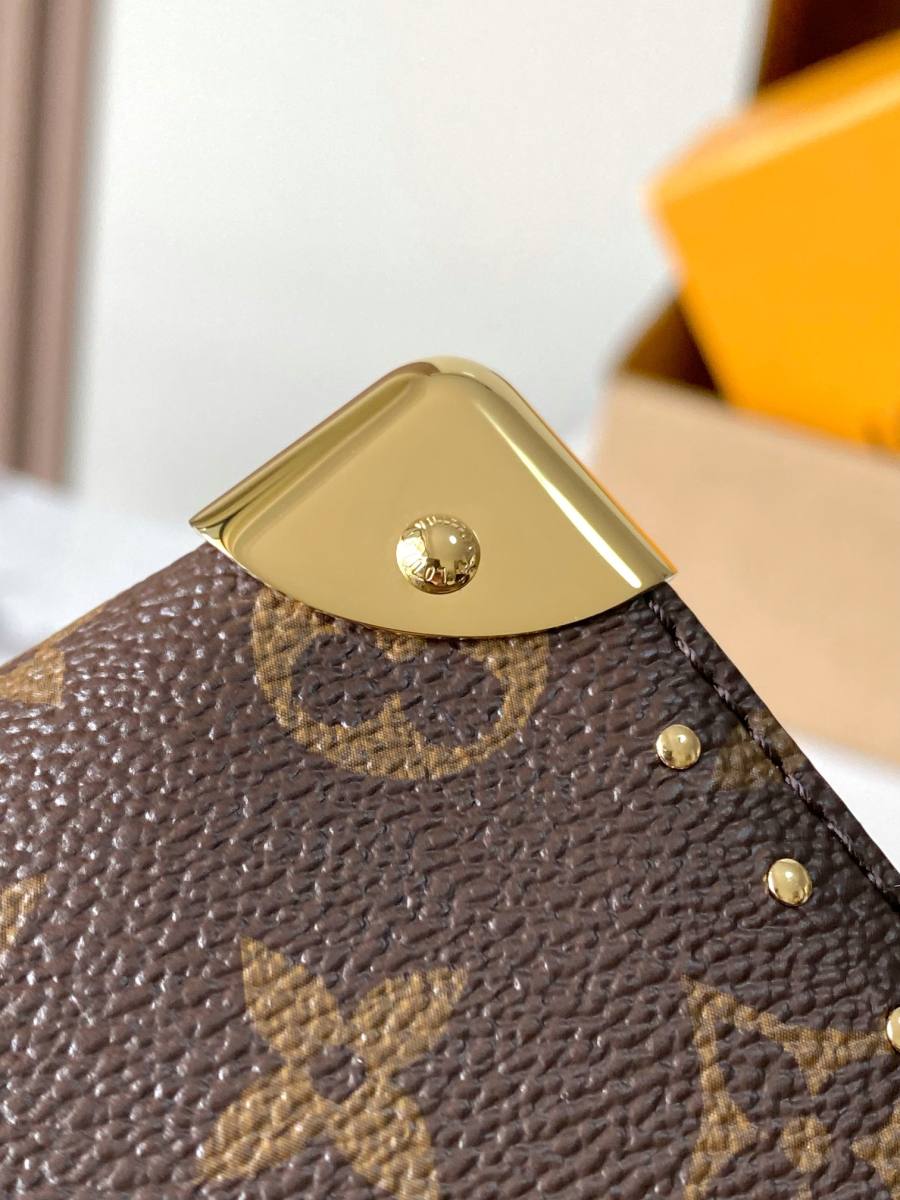 Louis Vuitton Locker Dopp Kit M29313 19 x 11 x 10 5E8D