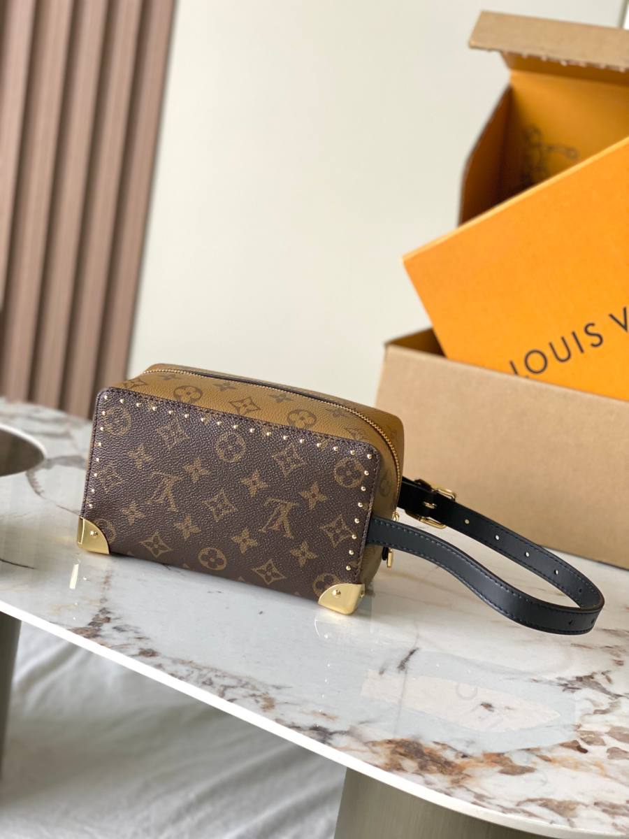 Louis Vuitton Locker Dopp Kit M29313 19 x 11 x 10 5E8D