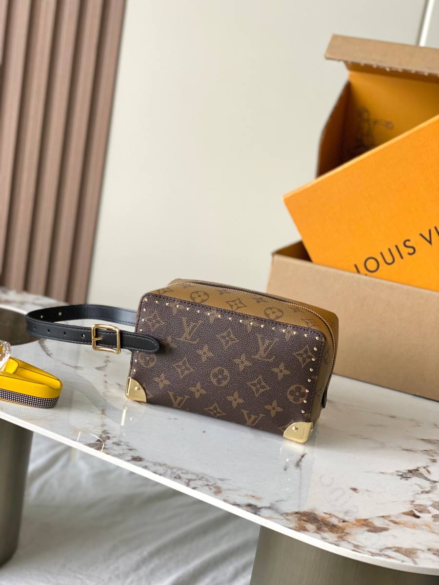 Louis Vuitton Locker Dopp Kit M29313 19 x 11 x 10 5E8D