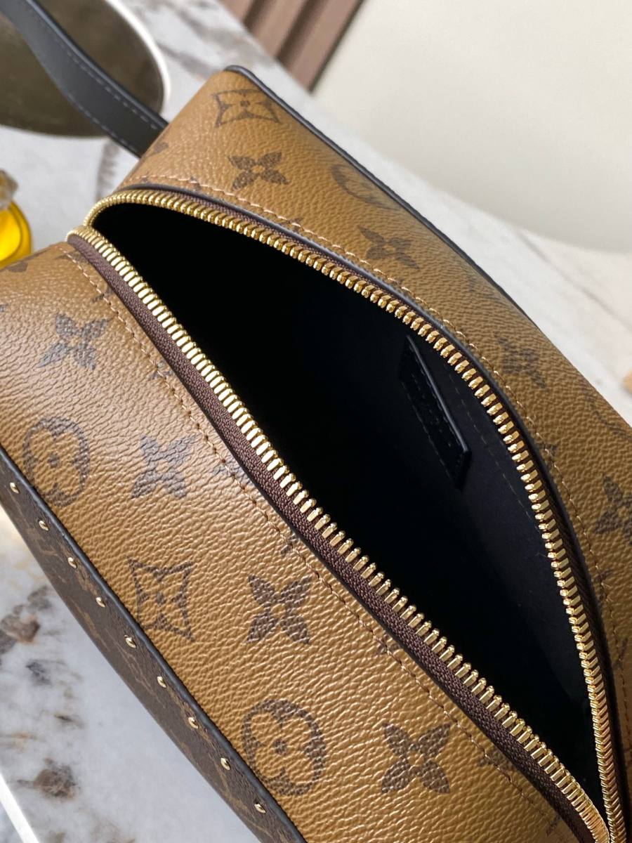Louis Vuitton Locker Dopp Kit M29313 19 x 11 x 10 5E8D
