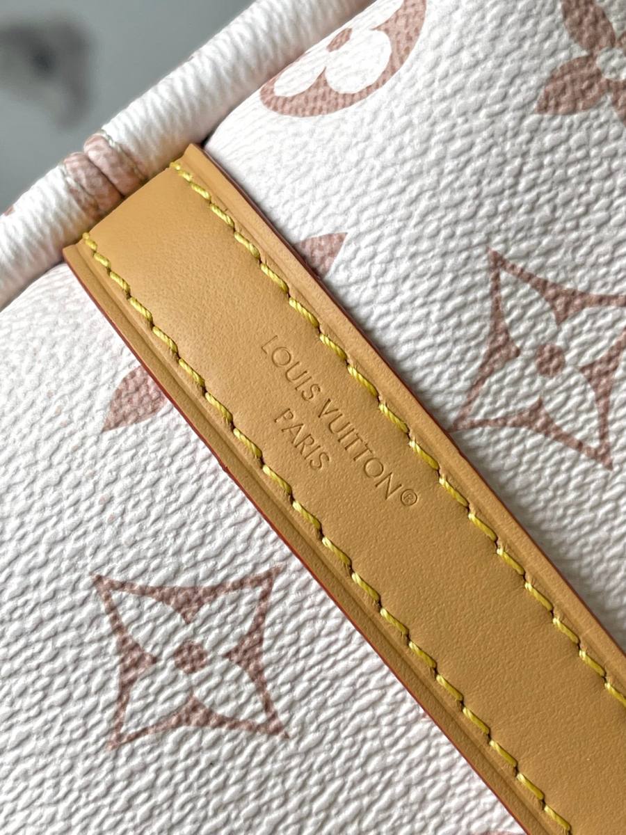 Louis Vuitton Multipass M2A078 30 x 26 x 10 Monogram White 7A40