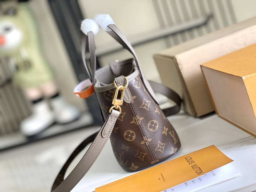 Louis Vuitton Neverfull BB M12109 24 x 14 x 9 FA1C