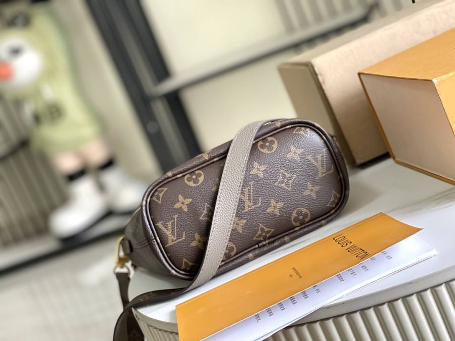 Louis Vuitton Neverfull BB M12109 24 x 14 x 9 FA1C