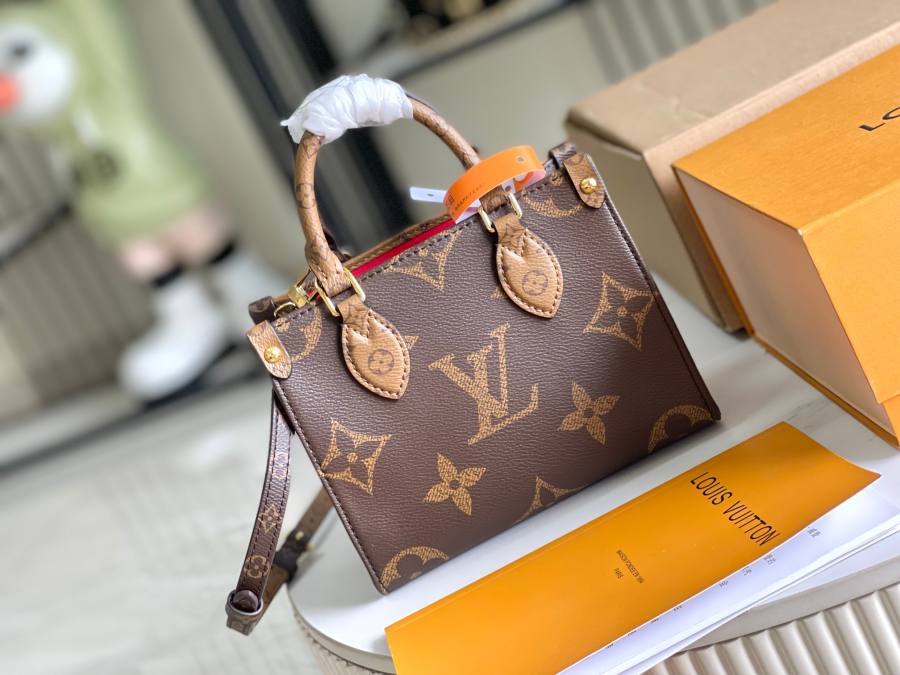 Louis Vuitton OnTheGo BB M46839 18 x 15 x 8.5 Monogram 8A21