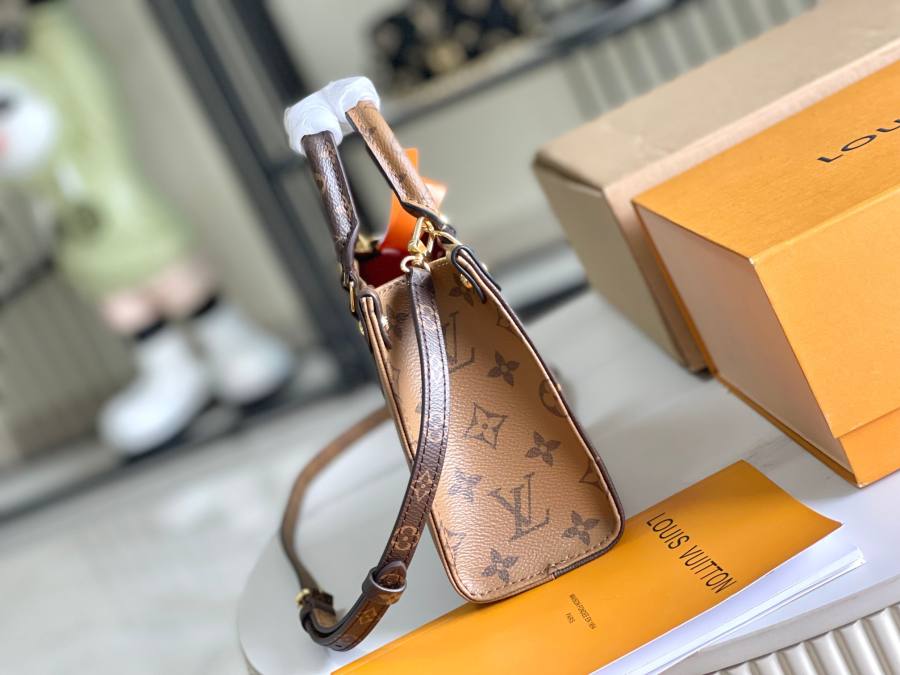 Louis Vuitton OnTheGo BB M46839 18 x 15 x 8.5 Monogram 8A21