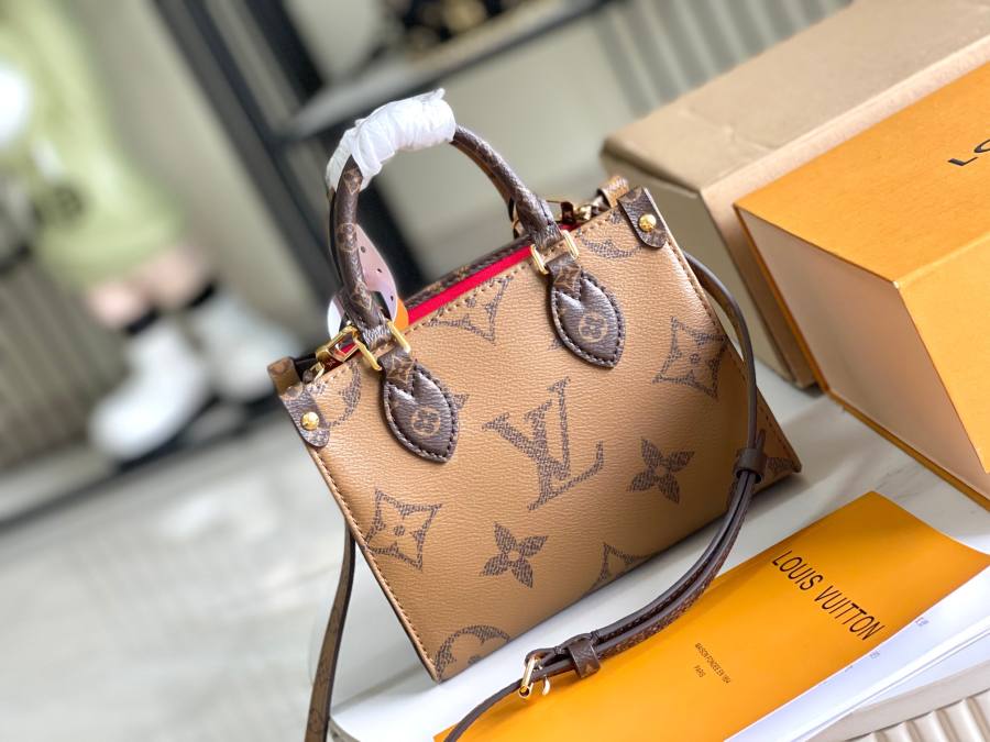 Louis Vuitton OnTheGo BB M46839 18 x 15 x 8.5 Monogram 8A21