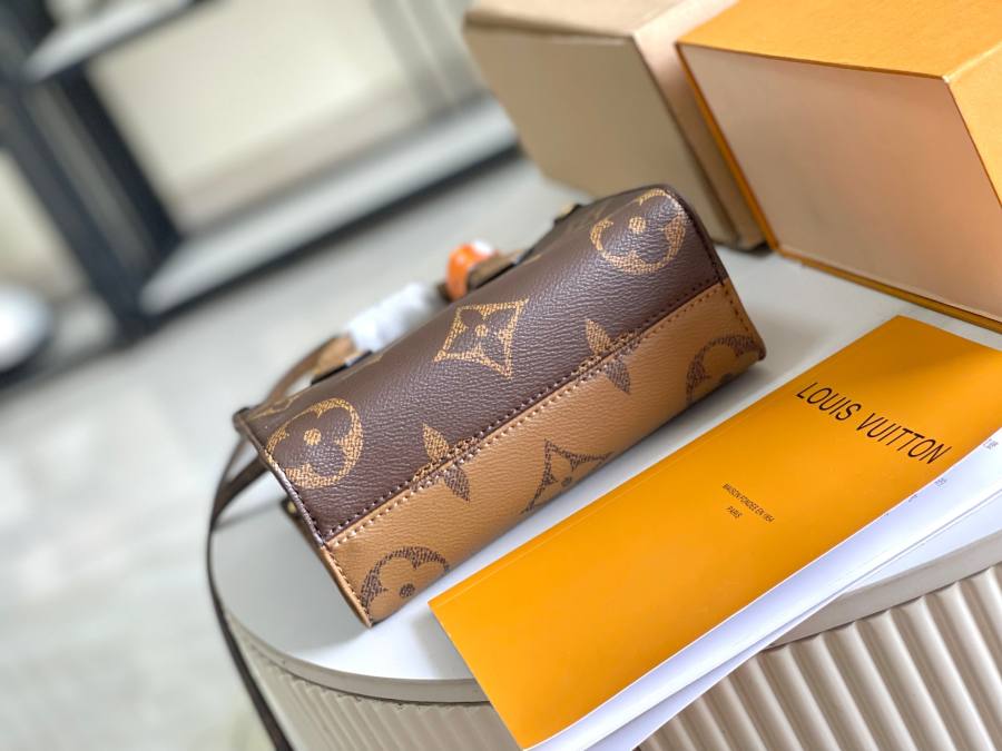 Louis Vuitton OnTheGo BB M46839 18 x 15 x 8.5 Monogram 8A21
