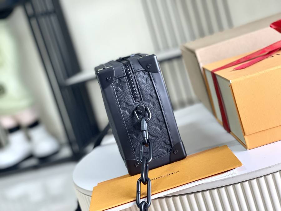 Louis Vuitton Soft Trunk M55700 25 x 18 x 10 Black 8560