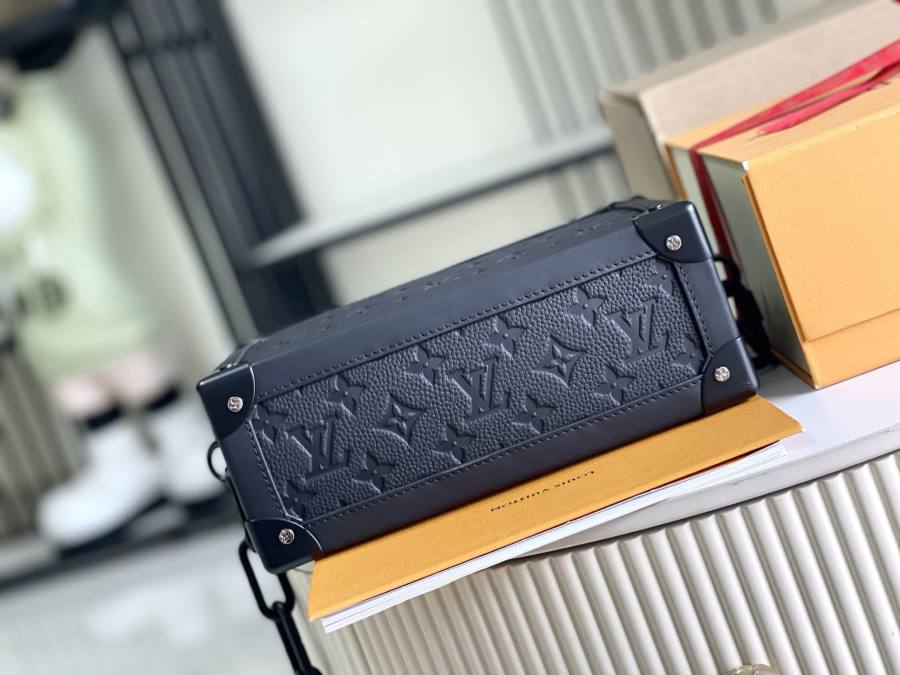 Louis Vuitton Soft Trunk M55700 25 x 18 x 10 Black 8560