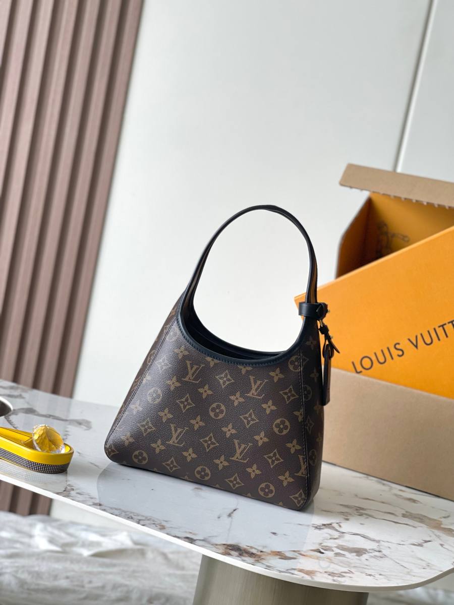 Louis Vuitton The Drop PM M12940 28 x 15 x 12 Monogram 4DD5