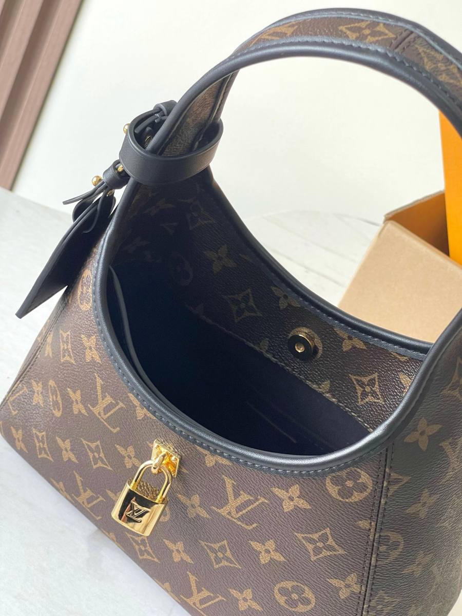Louis Vuitton The Drop PM M12940 28 x 15 x 12 Monogram 4DD5