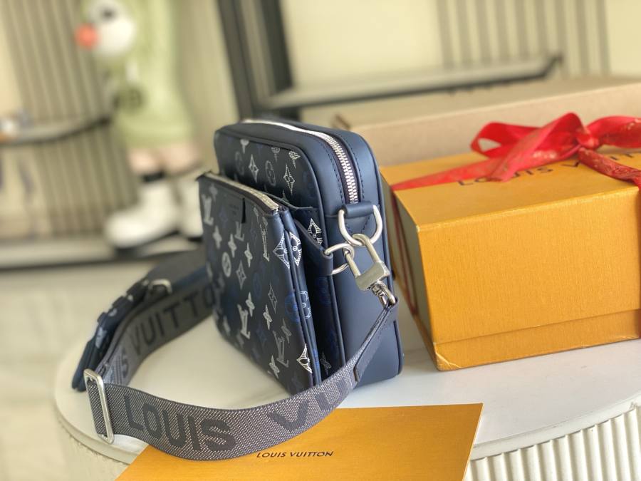 Louis Vuitton Trio Messenger M28618 25 x 18.5 x 7 9DB3