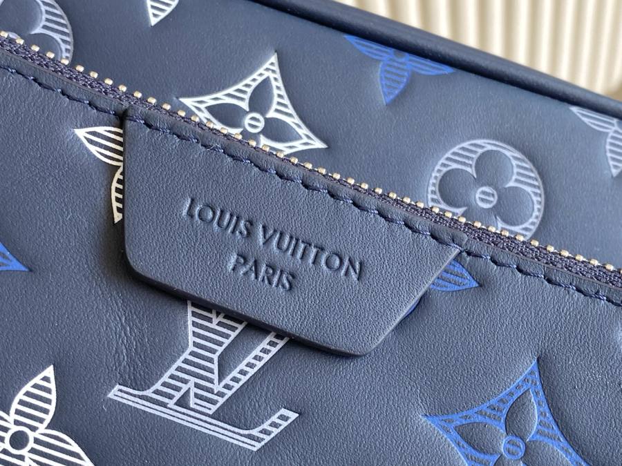 Louis Vuitton Trio Messenger M28618 25 x 18.5 x 7 9DB3
