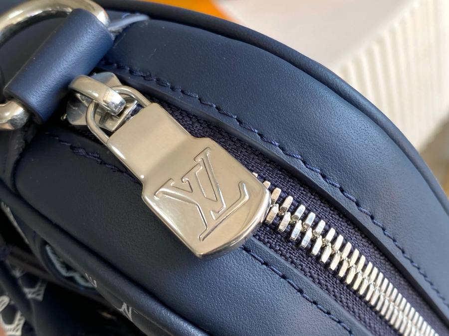 Louis Vuitton Trio Messenger M28618 25 x 18.5 x 7 9DB3
