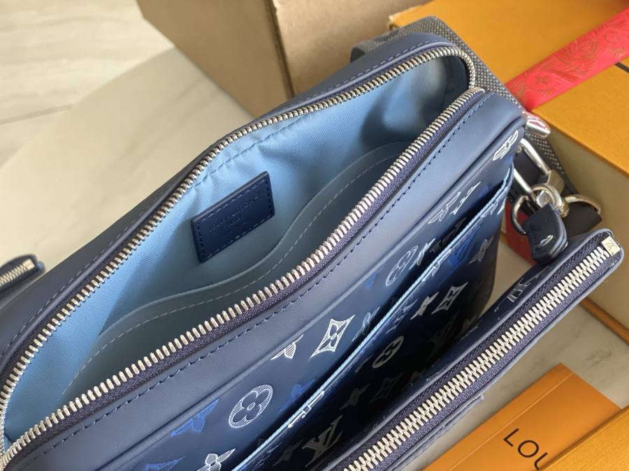 Louis Vuitton Trio Messenger M28618 25 x 18.5 x 7 9DB3