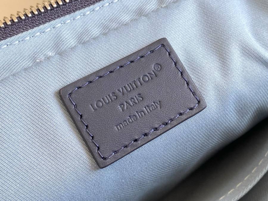Louis Vuitton Trio Messenger M28618 25 x 18.5 x 7 9DB3