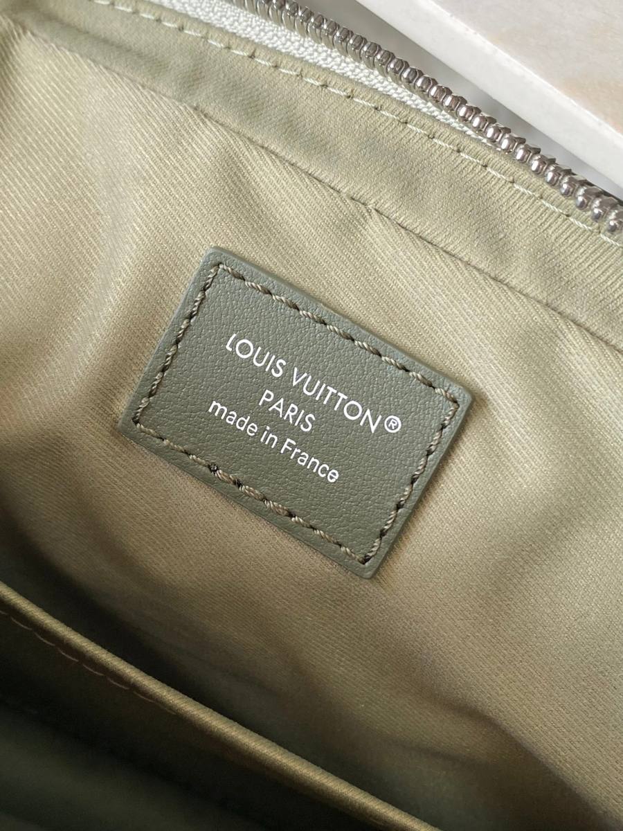 Louis Vuitton Trio Messenger M28628 25 x 18.5 x 7 F4B0
