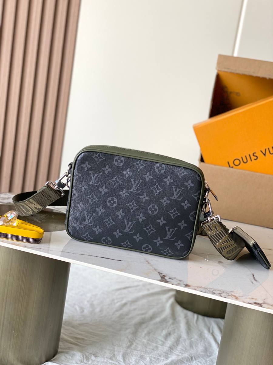 Louis Vuitton Trio Messenger M28628 25 x 18.5 x 7 F4B0