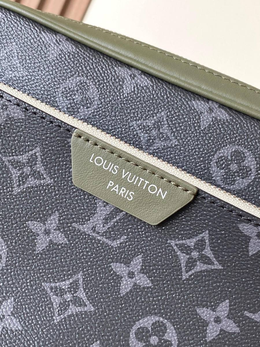 Louis Vuitton Trio Messenger M28628 25 x 18.5 x 7 F4B0