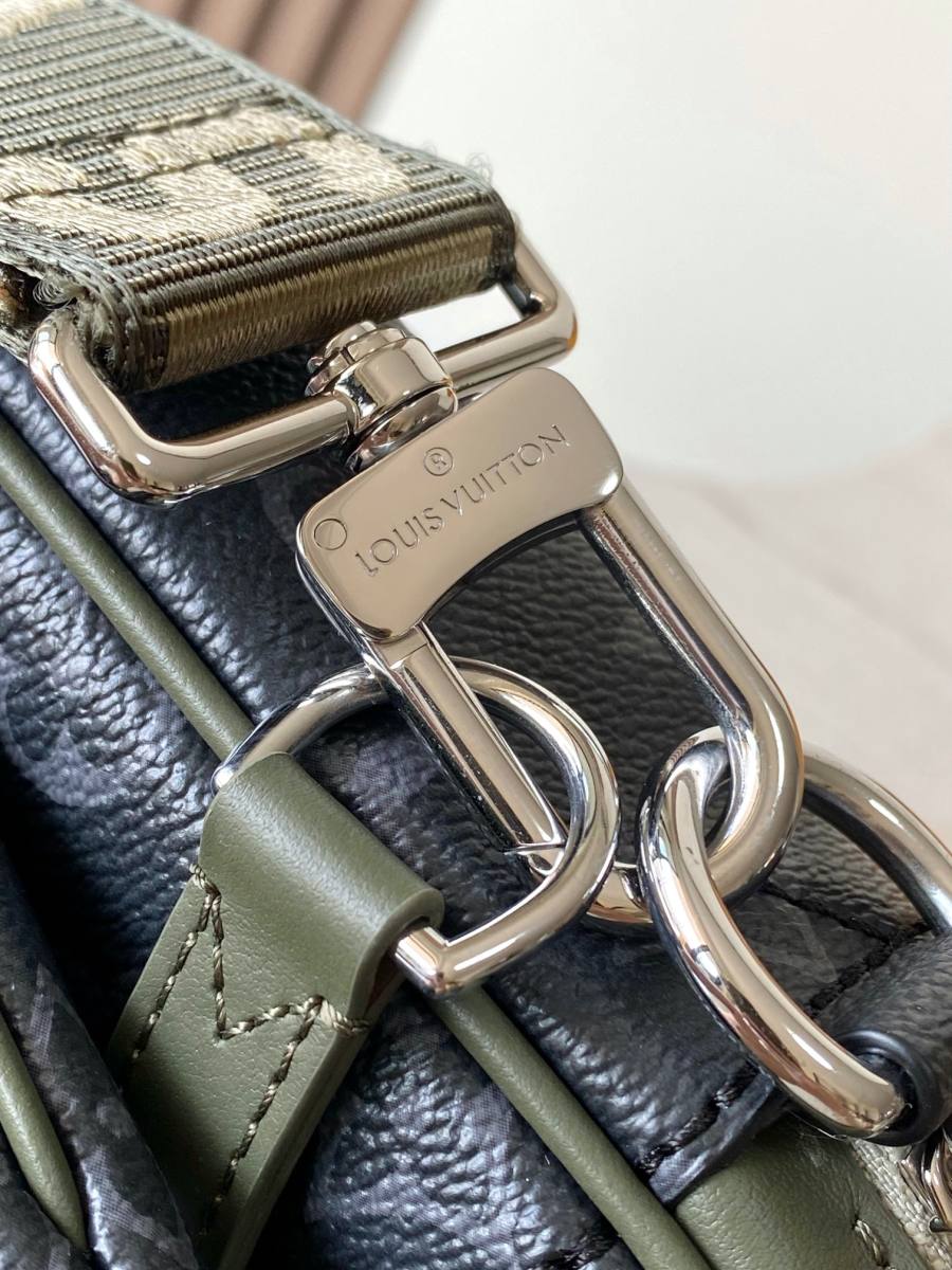 Louis Vuitton Trio Messenger M28628 25 x 18.5 x 7 F4B0