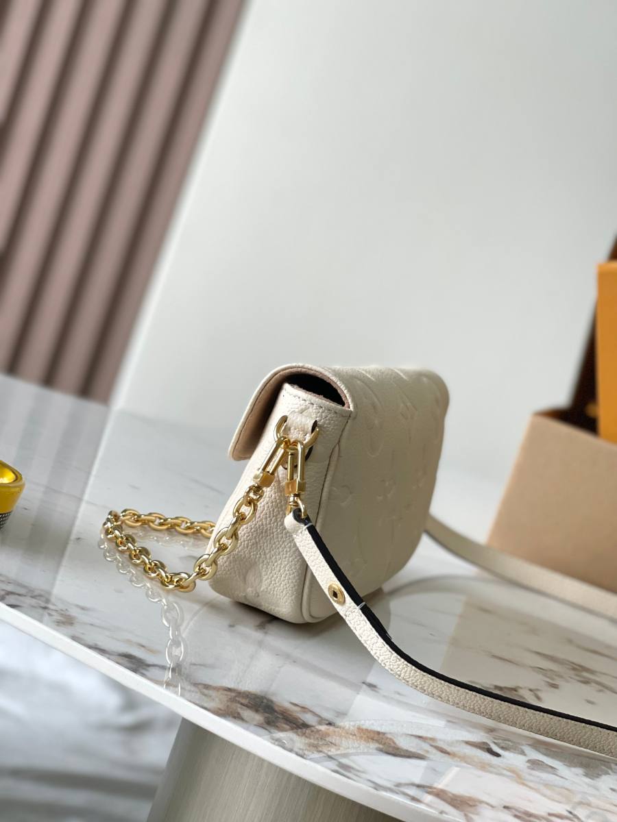 Louis Vuitton Wallet On Chain Ivy M82210 19 x 13 x 4 White 5FA1