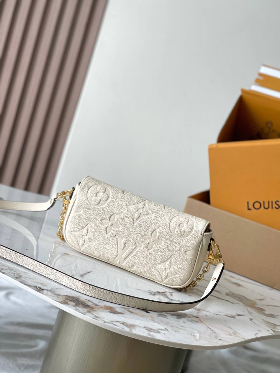 Louis Vuitton Wallet On Chain Ivy M82210 19 x 13 x 4 White 5FA1