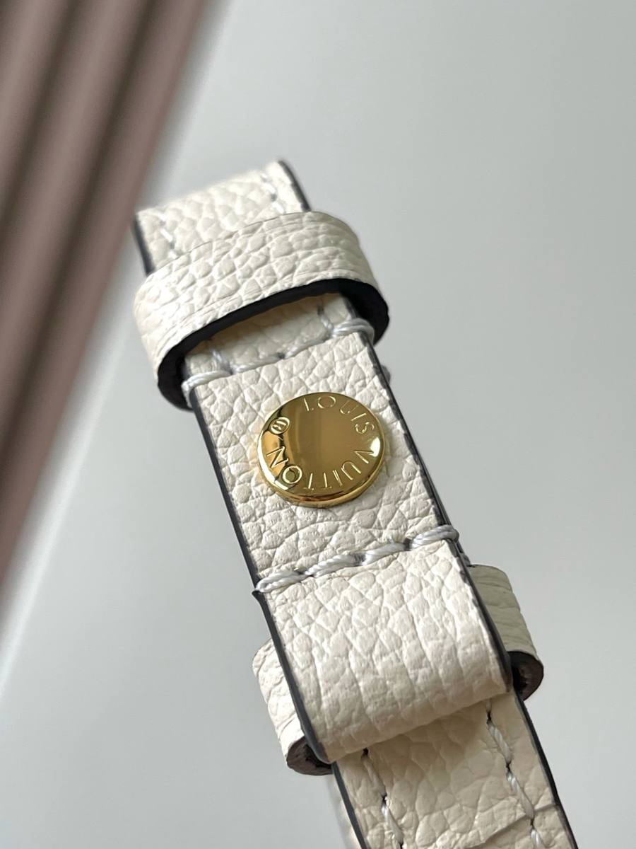 Louis Vuitton Wallet On Chain Ivy M82210 19 x 13 x 4 White 5FA1