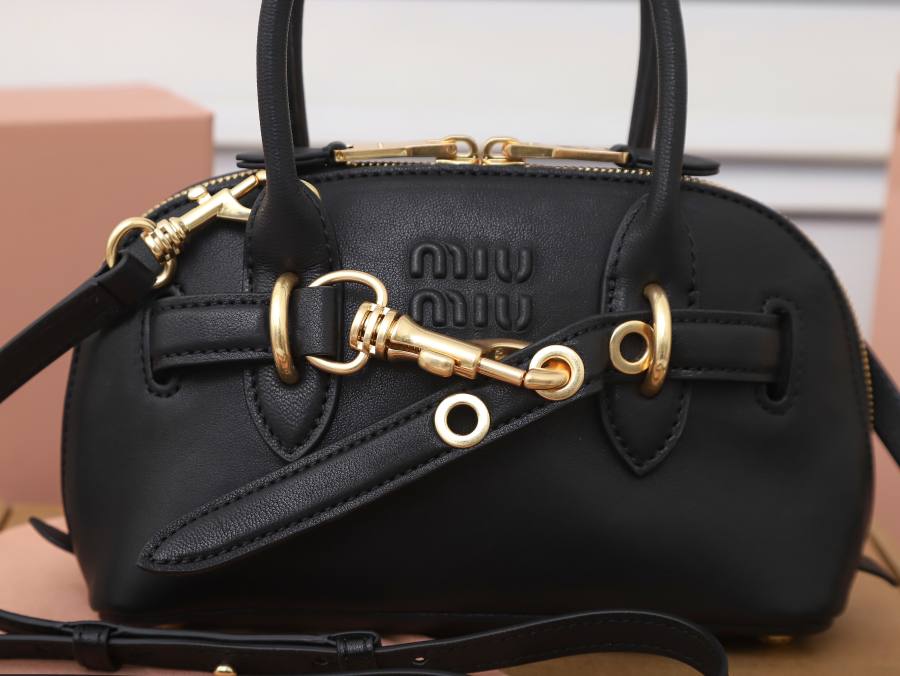 Miu Miu Aventure Nappa Mini Shell Bag 5BP190 93E0 19 x 13 x 6