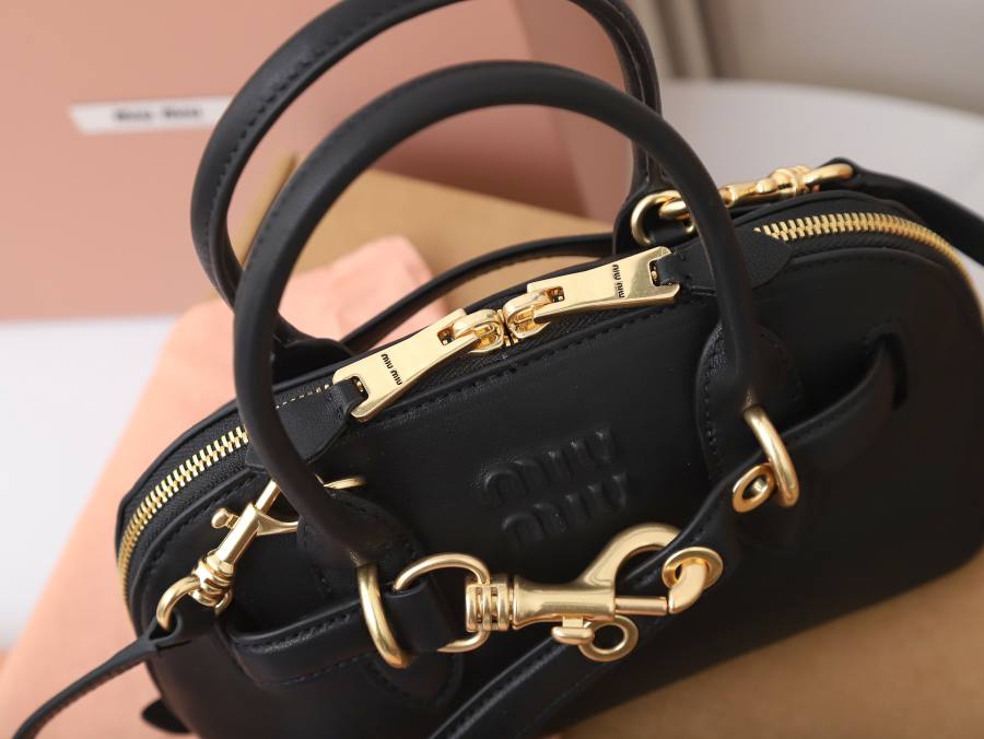 Miu Miu Aventure Nappa Mini Shell Bag 5BP190 93E0 19 x 13 x 6