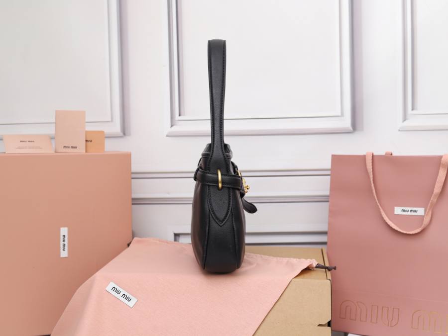 Miu Miu Aventure Underarm Bag 5BC182 E626 33 x 18 x 5