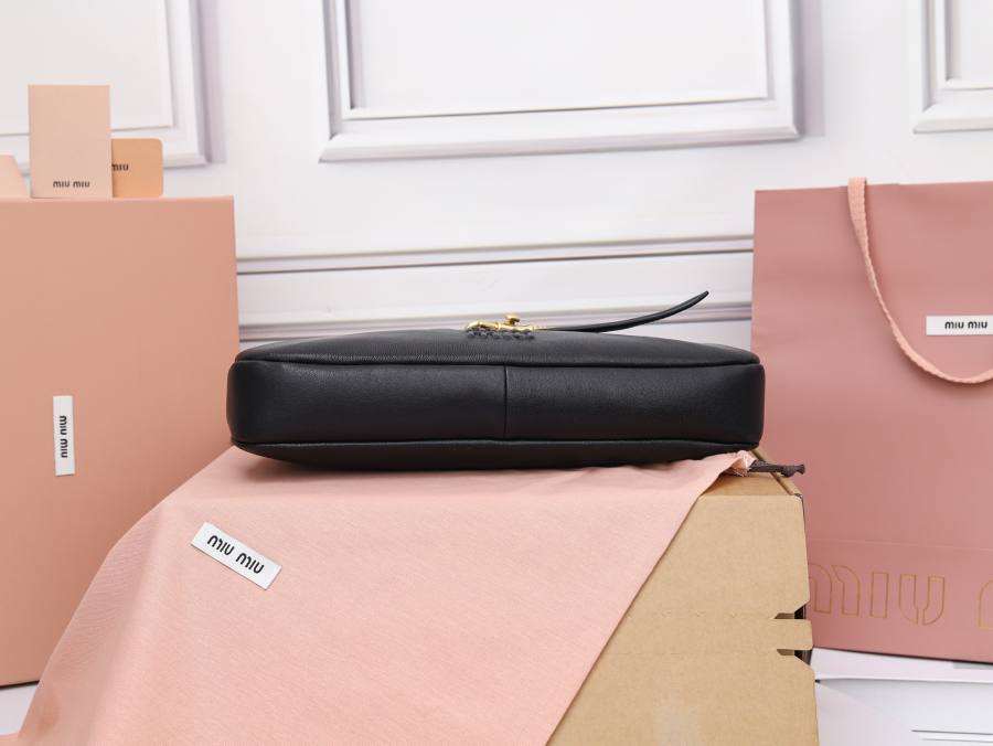 Miu Miu Aventure Underarm Bag 5BC182 E626 33 x 18 x 5