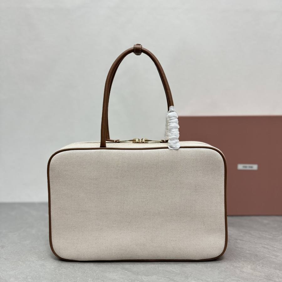 Miu Miu Beau Bag 5BB117 D57B 34 x 22 x 12