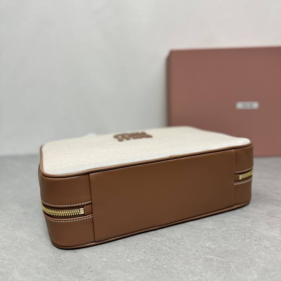Miu Miu Beau Bag 5BB117 D57B 34 x 22 x 12