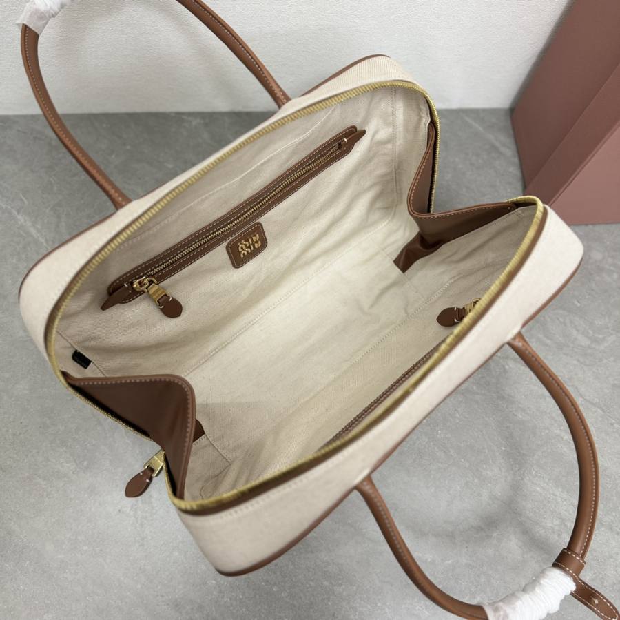 Miu Miu Beau Bag 5BB117 D57B 34 x 22 x 12