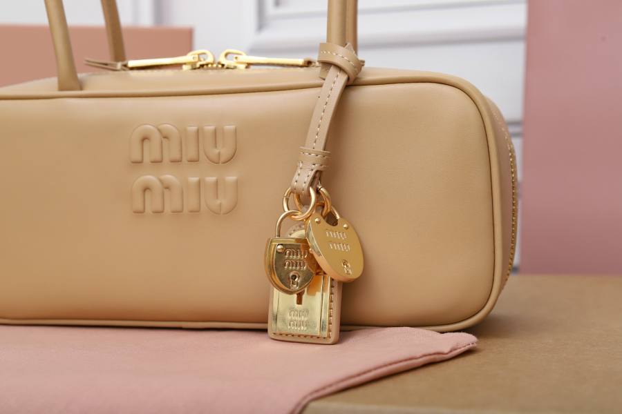 Miu Miu Beau Bag Small Cracked Patent 5BB173 4ABA 28 x 12 x 8