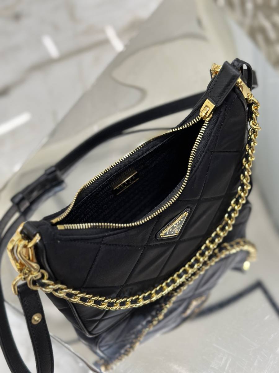 RP 2566000 Prada Hobo Nylon E286