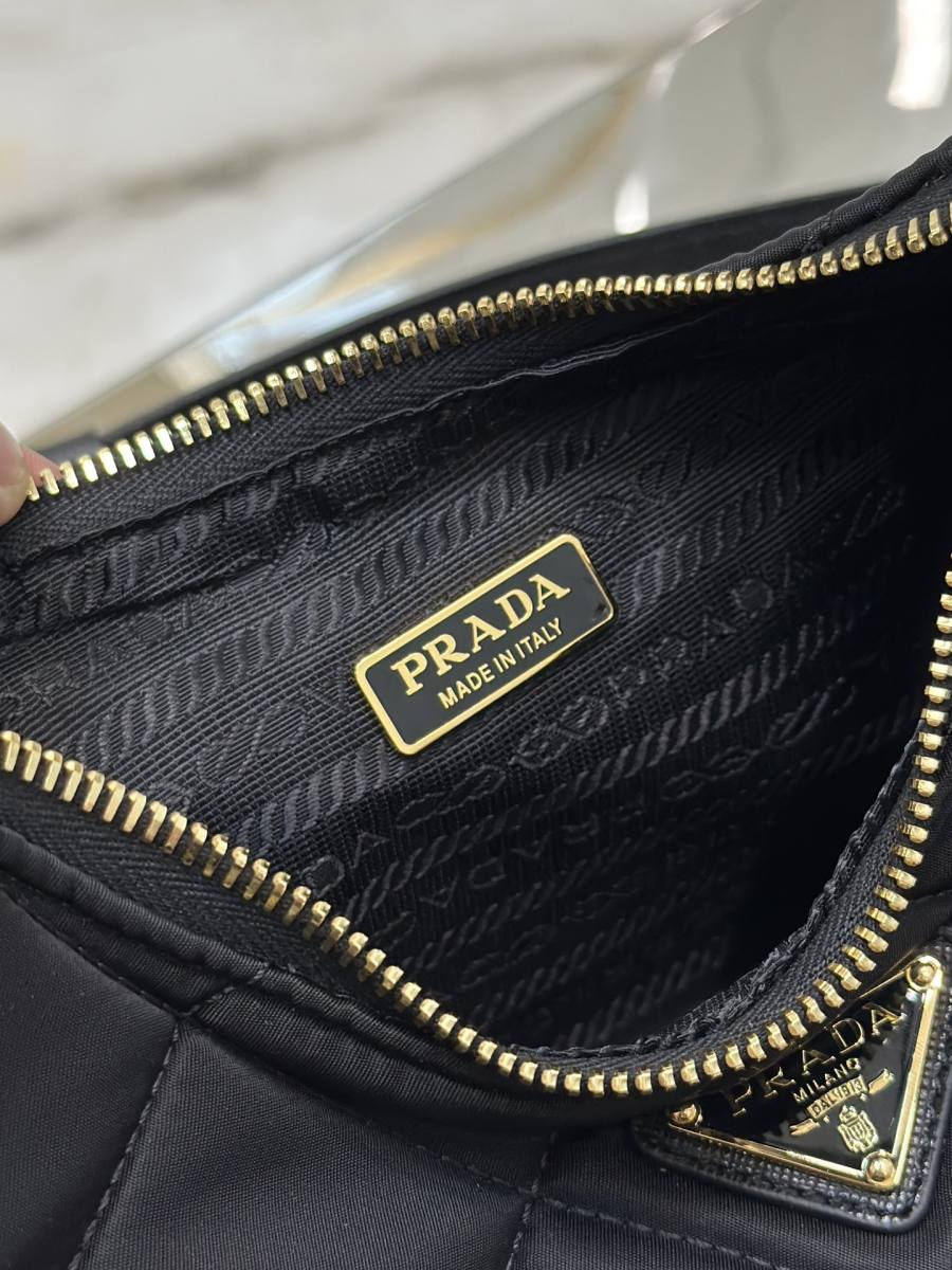 RP 2566000 Prada Hobo Nylon E286