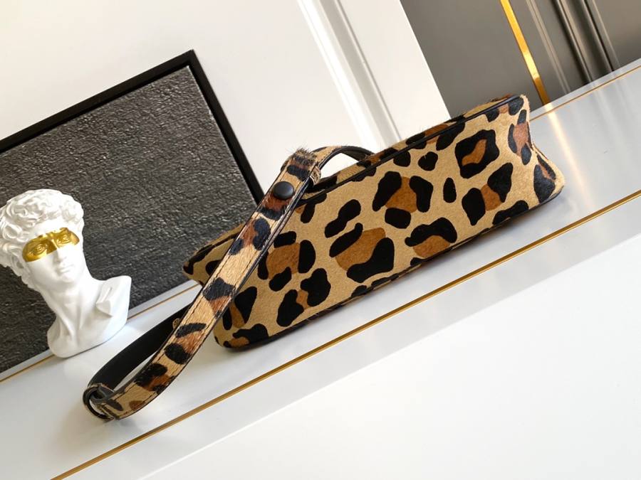 RP 2890000 Prada Hobo Leopard 3599