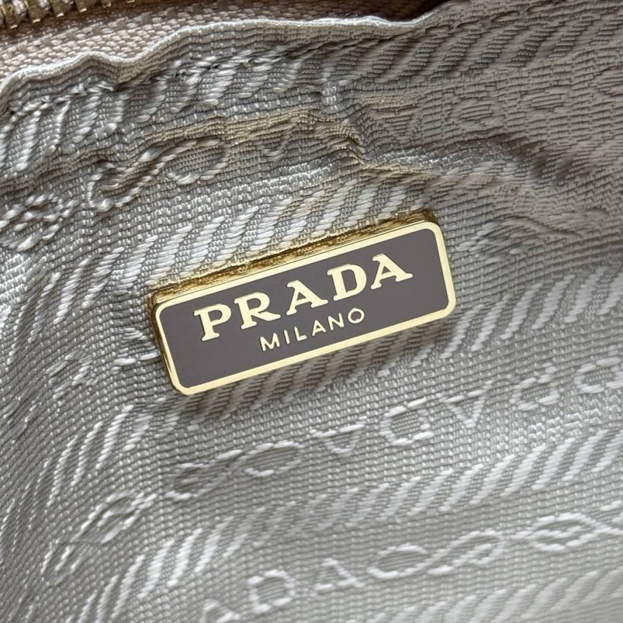 RP 3160000 Prada Re-Edition 2005 22x18x6 1BH204 3B3D