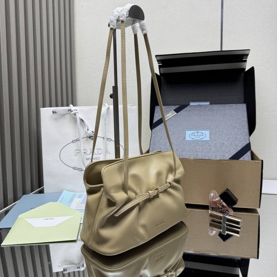 RP 3295000 Prada Symbole Tote 1BG586 0CDA